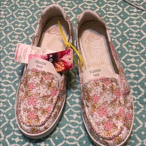 Roxy Minnow Plus with Pink and Yellow Floral Design Shoe